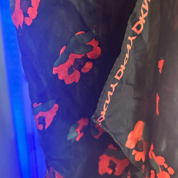 DKNY - Picture 6 of 8